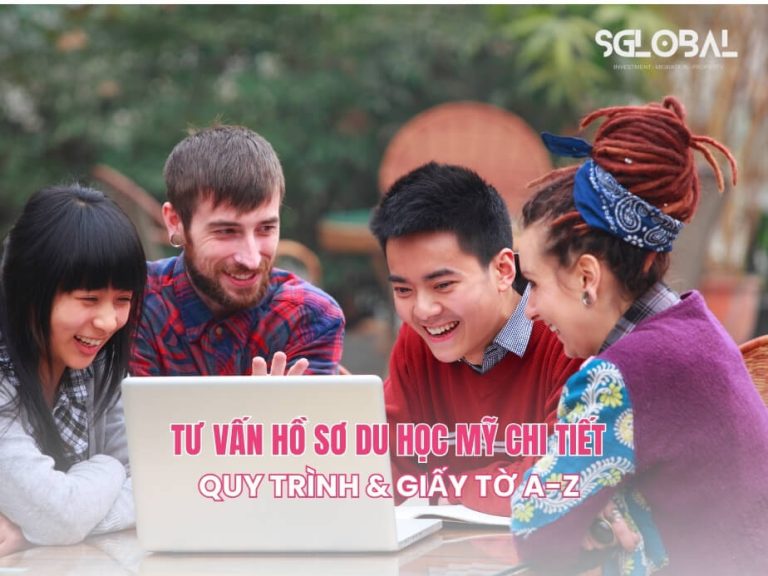 Nhóm du học sinh Mỹ đang thảo luận hồ sơ nhập học cùng chuyên gia tư vấn, không khí vui vẻ và chuyên nghiệp.