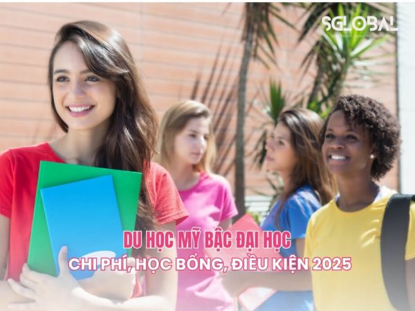 Sinh viên quốc tế vui vẻ chụp ảnh tại khuôn viên trường, chuẩn bị hành trình du học Mỹ bậc đại học 2025 với nhiều cơ hội học bổng và trải nghiệm thú vị.