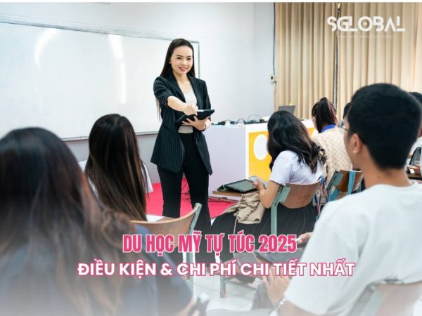 Giảng viên người Việt đang hướng dẫn sinh viên quốc tế trong lớp học tại Mỹ – khung cảnh lớp học thân thiện, hiện đại.