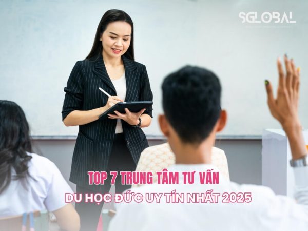 Chuyên gia tư vấn du học Đức 2025 đang chia sẻ kinh nghiệm và giải đáp thắc mắc cho học sinh trong lớp học.