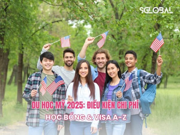 Học sinh quốc tế tại Mỹ cầm cờ, thể hiện hành trình du học với niềm vui và cơ hội học bổng.