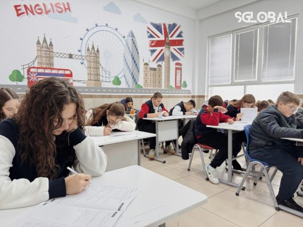 Lớp học luyện thi IELTS và TOEFL dành cho sinh viên chuẩn bị du học Mỹ.